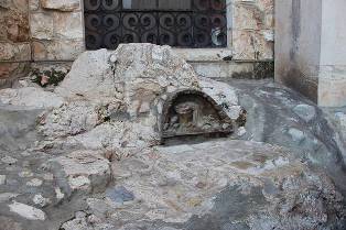 Гефсимания. Камень, на котором молился Христос.